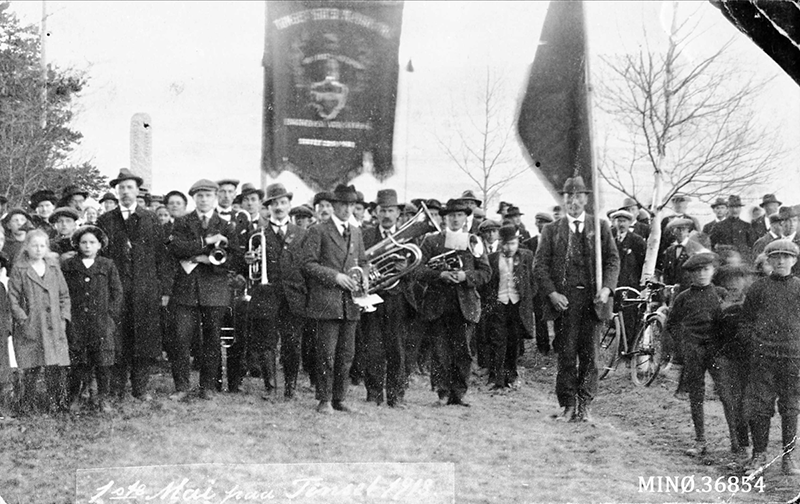 1. mai-toget på Tønset 1918. Foto: Anno Musea i Nord-Østerdalen