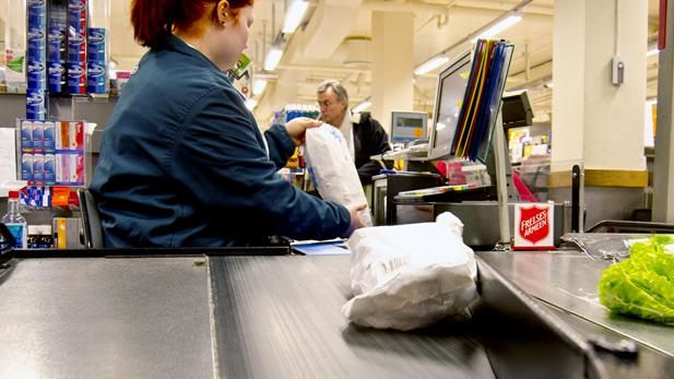 <p>DAGLIG BRØD: Solberg-regjeringen foreslår å fjerne restriksjonene for søndagsåpne butikker. Mange varehandel-ansatte vil da måtte trø til for å hjelpe kundene med sine innkjøp.</p>