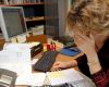 <p>«Kari» kan tape over én million kroner i tjenestepensjon. Hun gjorde slik hun trodde var best: jobbet til 70 år. Men det er det ikke nødvendigvis lurt å gjøre som offentlig ansatt. Nå varsles det en utredning om mulige endringer av den offentlige tjenestepensjonen.</p>