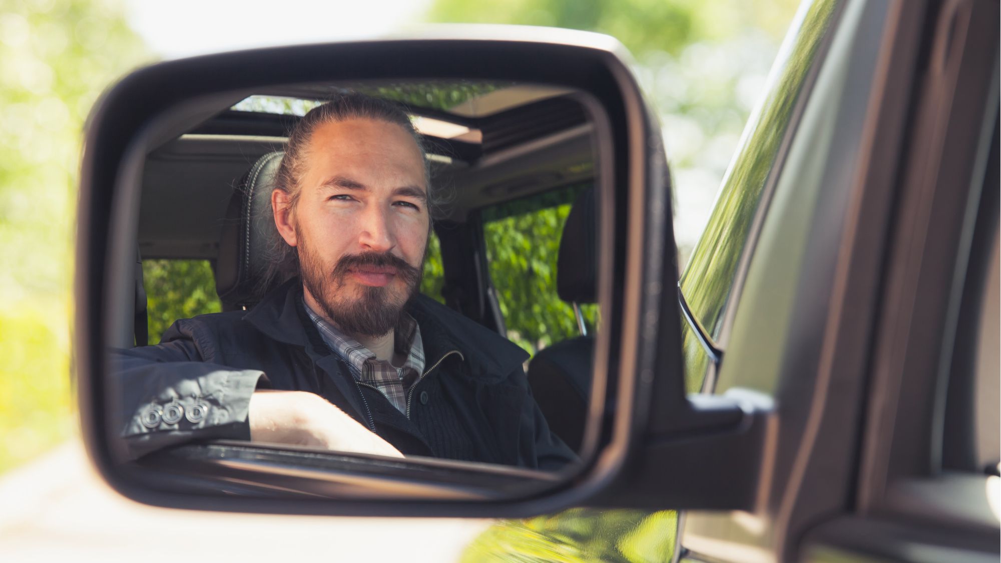 <p><span class="TextRun SCXW58912641 BCX0" lang="NB-NO" data-contrast="auto" xml:lang="NB-NO"><span class="NormalTextRun SCXW58912641 BCX0">FRA SJÅFØR TIL PASSASJER: </span></span><span class="TextRun SCXW58912641 BCX0" lang="NB-NO" data-contrast="auto" xml:lang="NB-NO"><span class="NormalTextRun SCXW58912641 BCX0">Arbeidstida brukes i førersetet. Men når det gjelder kontroll over egen arbeidssituasjon, befinner drosjesjåfører tilknyttet Uber eller lignende plattformselskaper seg i det metaforiske baksetet.</span></span><span class="EOP SCXW58912641 BCX0" data-ccp-props="{}"> </span><em>Foto: Colorbox</em></p>