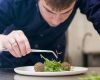 <p>Elevene har flyktet fra restaurant- og matfag. Utdanningsprogrammet sliter med få søkere, høyt frafall – og stedvis skrantende lærling-ordning.</p>