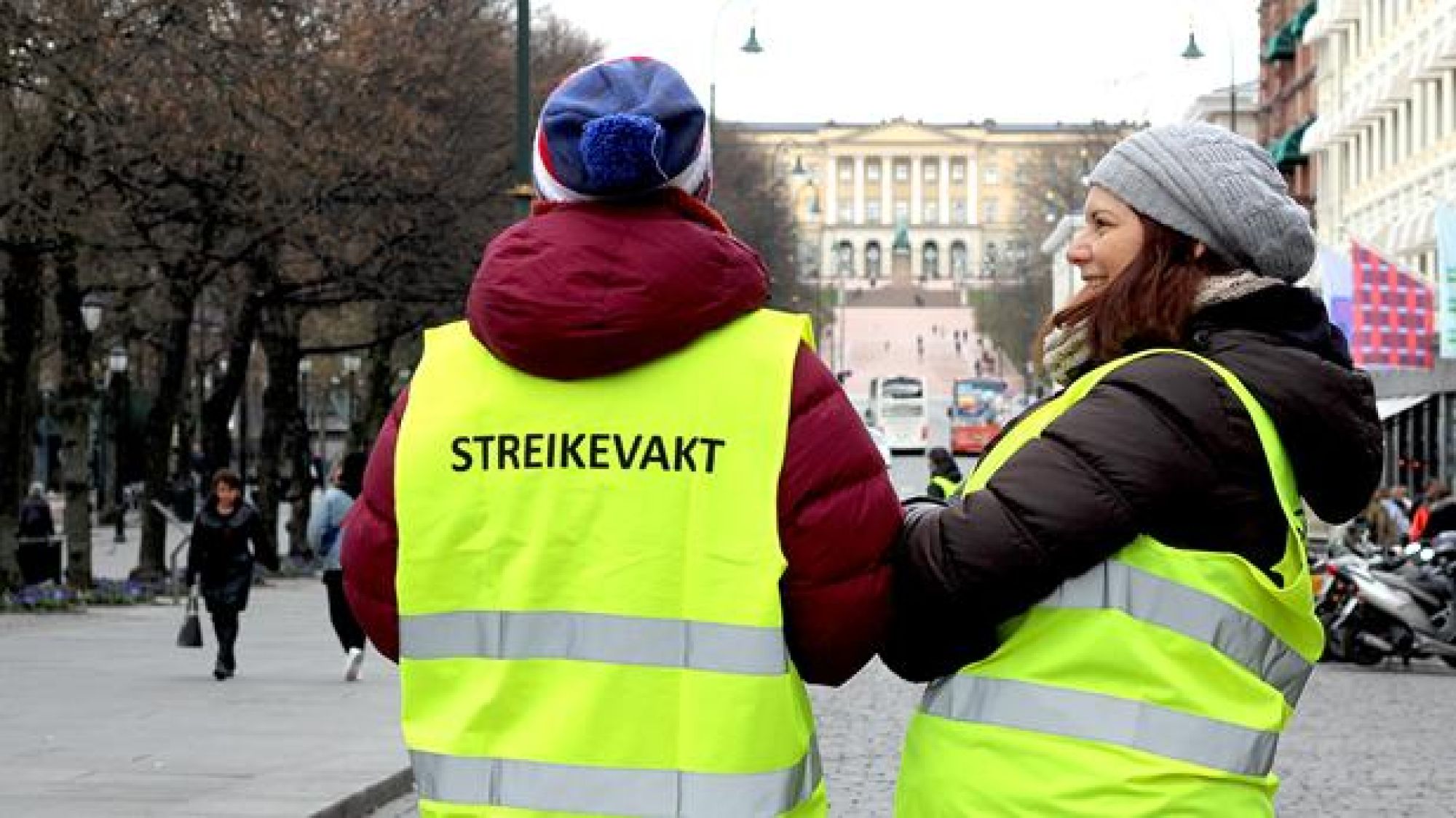 <p>STREIK I LAVLØNNSFAG: I hotell- og restaurantbransjen kom partene ikke til enighet, selv med riksmeklerens hjelp. Fellesforbundet krevde rett til lokale forhandlinger, noe arbeidsgiverne motsatte seg. Streiken endte med en forhandlingsløsning etter nærmere én måned</p>