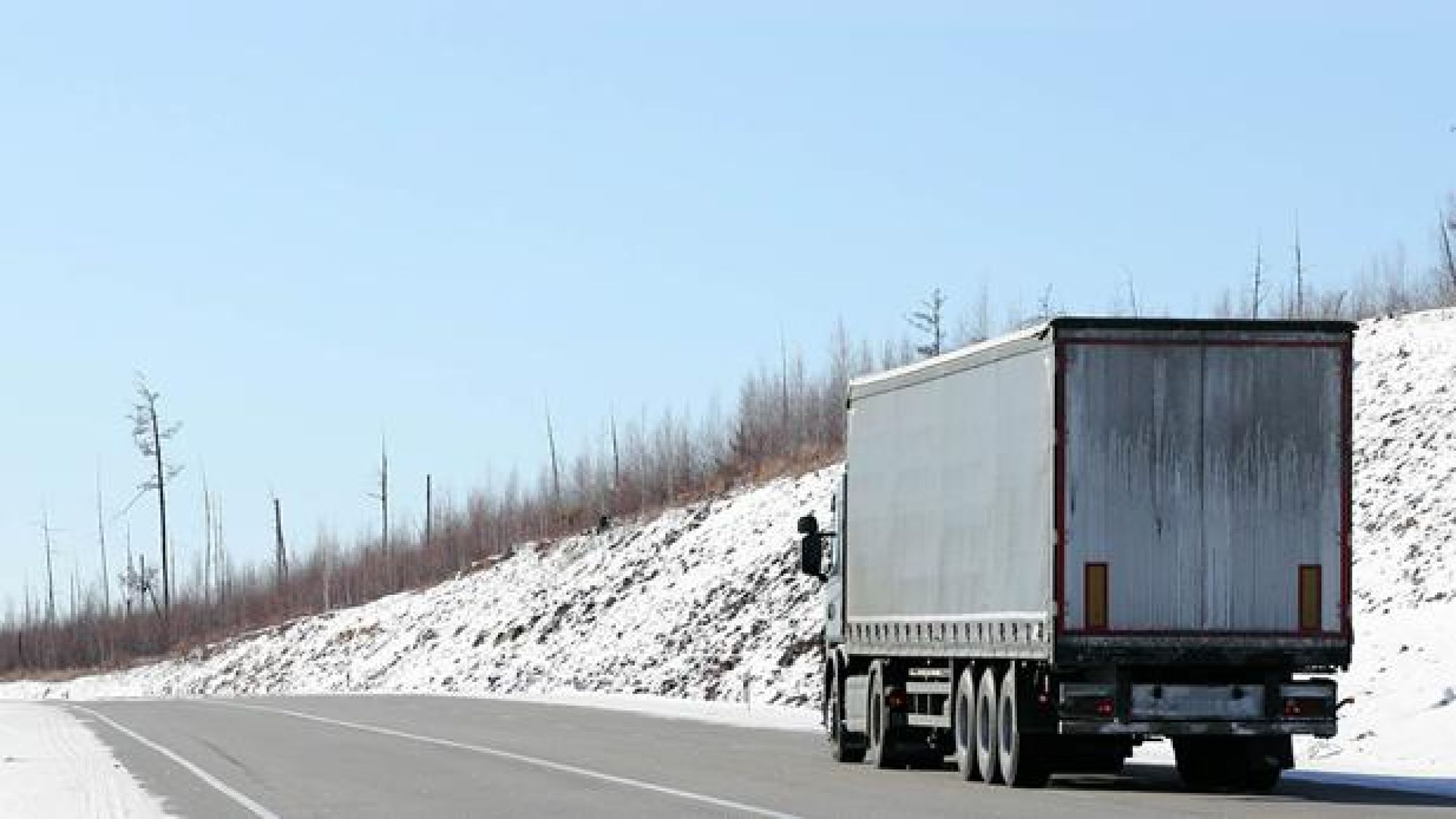 <p>HINDER PÅ VEIEN: Alenearbeid gir både fysiske og psykososiale HMS-utfordringer hos forbundets medlemmer, ifølge representant for norske transportarbeidere.</p>